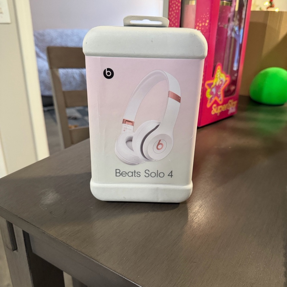 Beats by Dre Solo 4 Headphones - White and Rose Gold